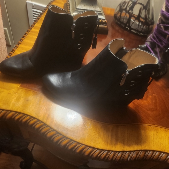 Adrienne Vittadini booties - Picture 6 of 8